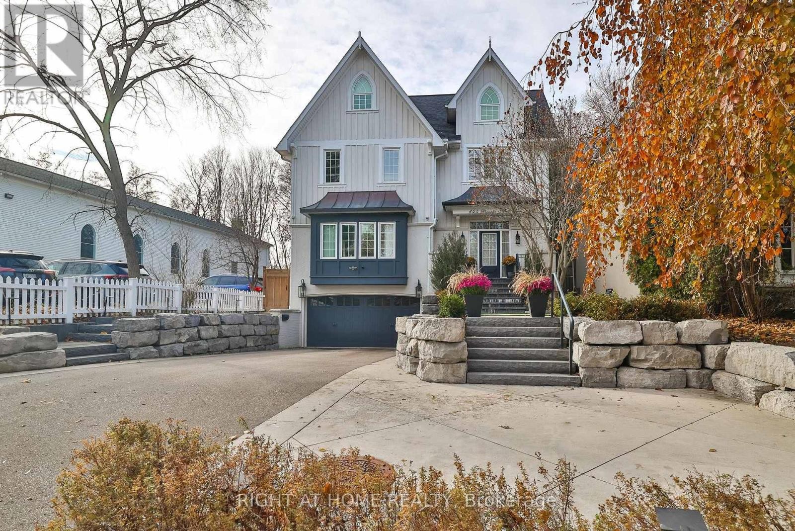 












144 BROOKE STREET

,
Vaughan (Crestwood-Springfarm-Yorkhill),




Ontario
L4J1Y9

