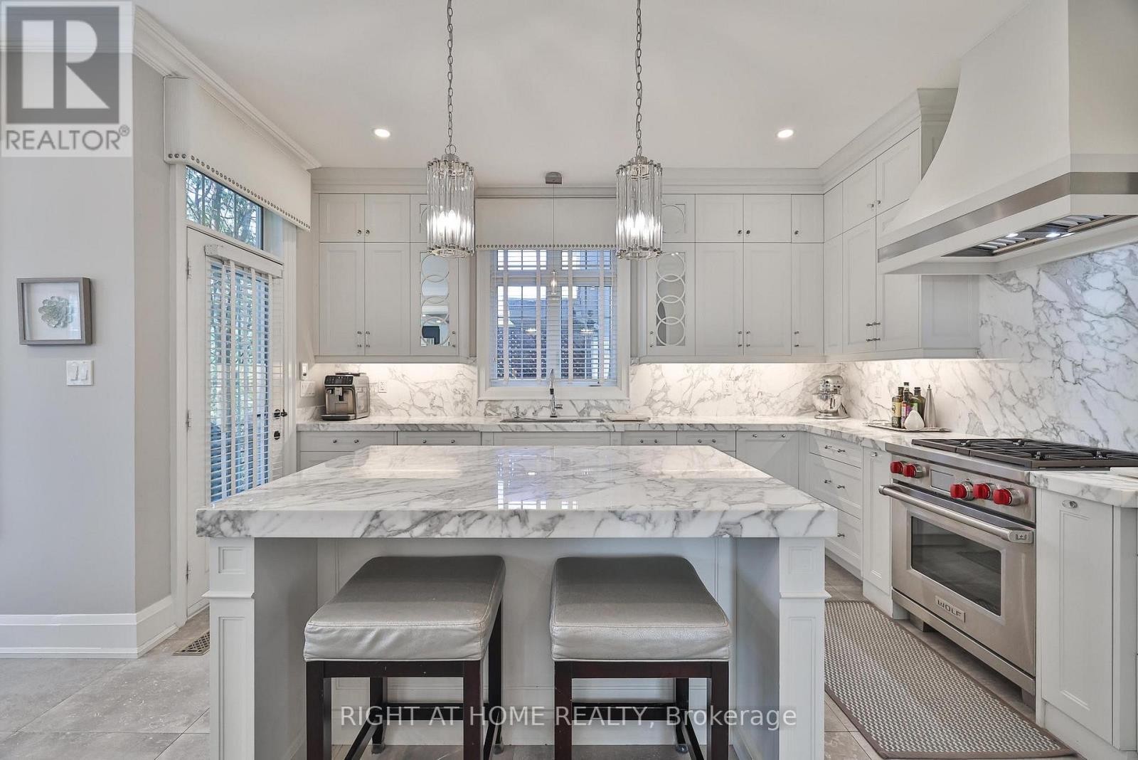 












144 BROOKE STREET

,
Vaughan (Crestwood-Springfarm-Yorkhill),




Ontario
L4J1Y9

