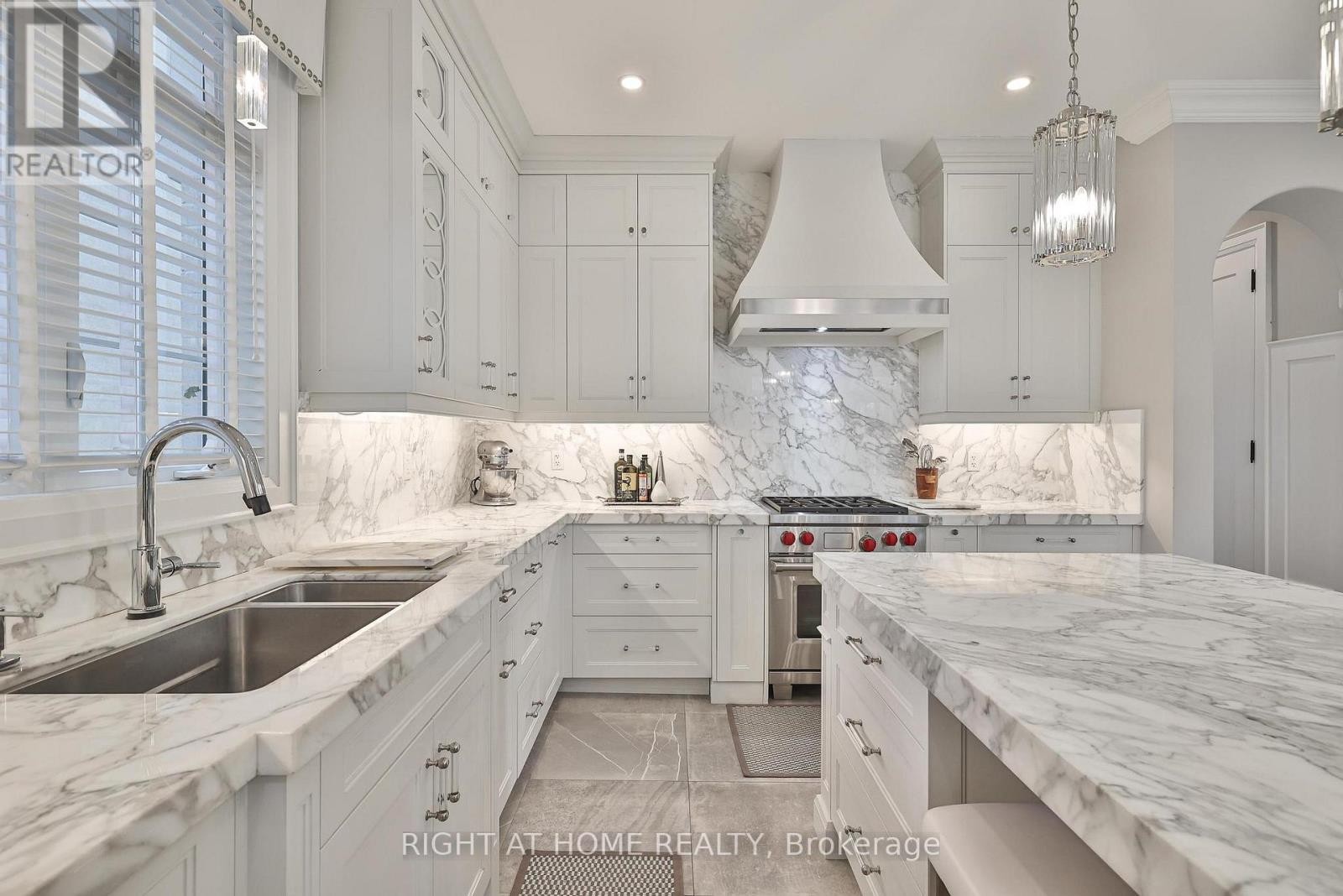 












144 BROOKE STREET

,
Vaughan (Crestwood-Springfarm-Yorkhill),




Ontario
L4J1Y9

