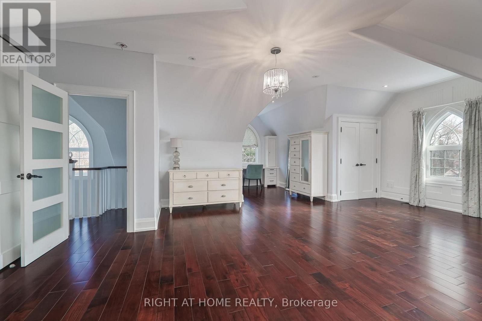 












144 BROOKE STREET

,
Vaughan (Crestwood-Springfarm-Yorkhill),




Ontario
L4J1Y9

