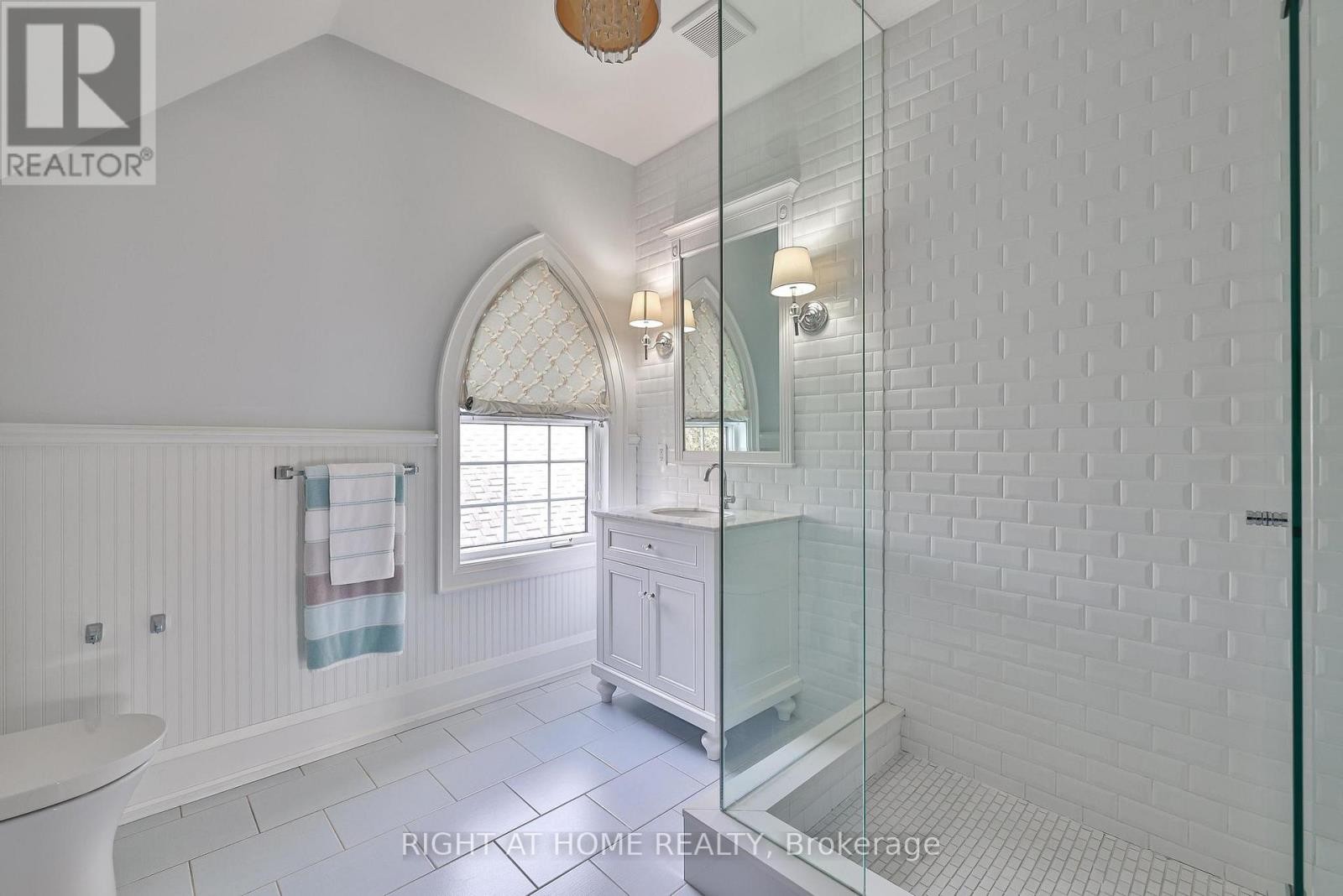 












144 BROOKE STREET

,
Vaughan (Crestwood-Springfarm-Yorkhill),




Ontario
L4J1Y9

