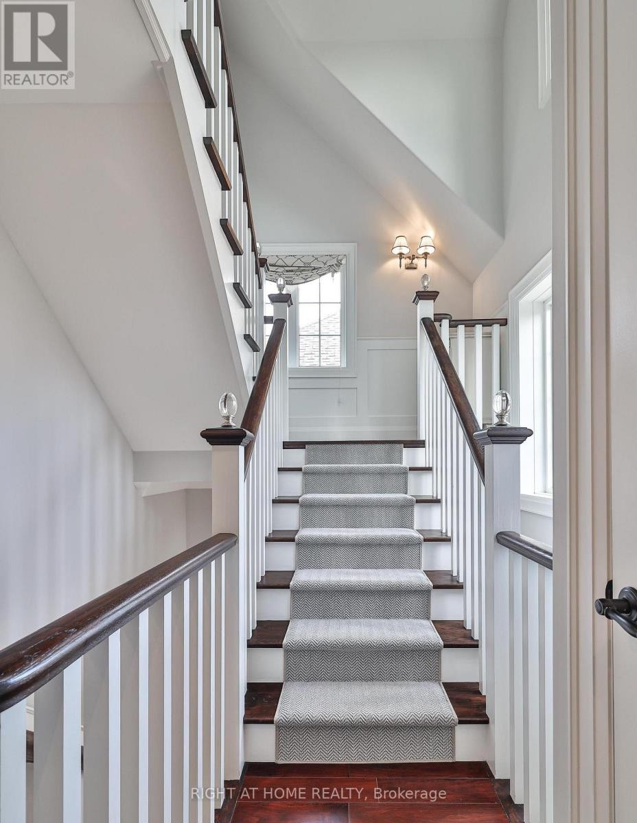 












144 BROOKE STREET

,
Vaughan (Crestwood-Springfarm-Yorkhill),




Ontario
L4J1Y9

