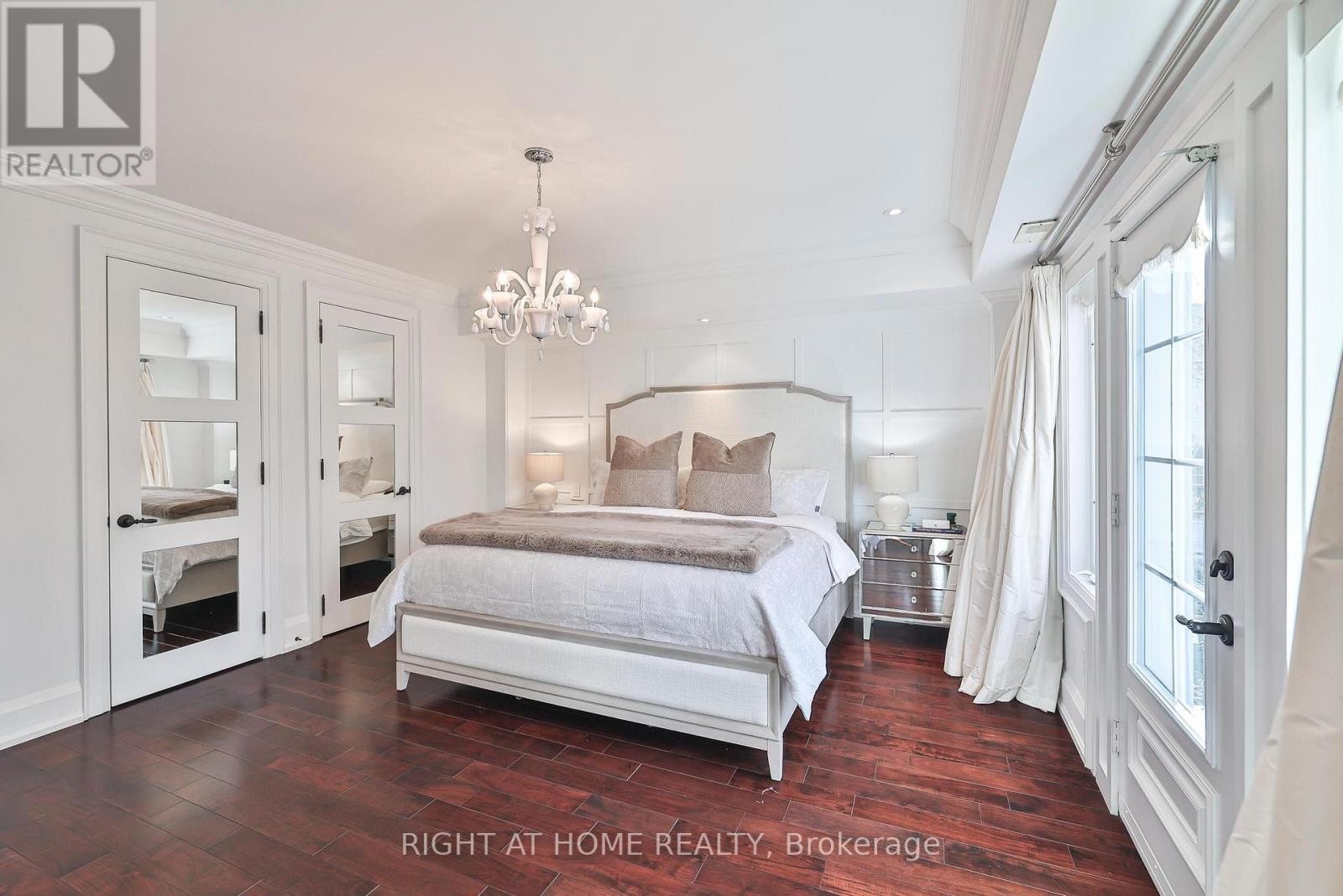 












144 BROOKE STREET

,
Vaughan (Crestwood-Springfarm-Yorkhill),




Ontario
L4J1Y9

