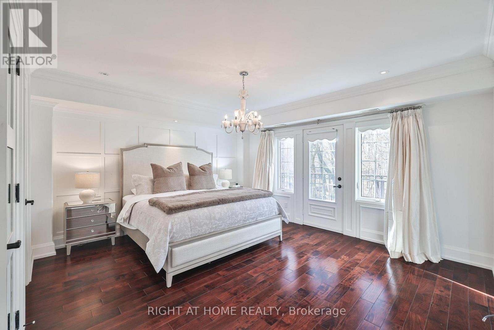 












144 BROOKE STREET

,
Vaughan (Crestwood-Springfarm-Yorkhill),




Ontario
L4J1Y9

