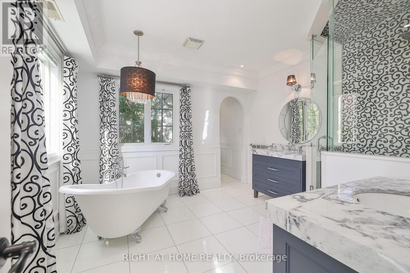 












144 BROOKE STREET

,
Vaughan (Crestwood-Springfarm-Yorkhill),




Ontario
L4J1Y9

