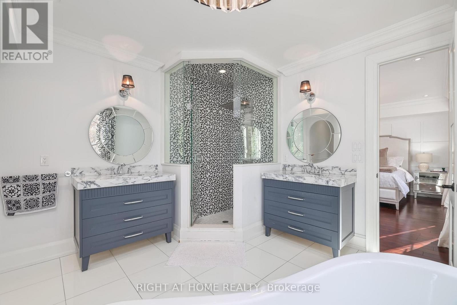 












144 BROOKE STREET

,
Vaughan (Crestwood-Springfarm-Yorkhill),




Ontario
L4J1Y9

