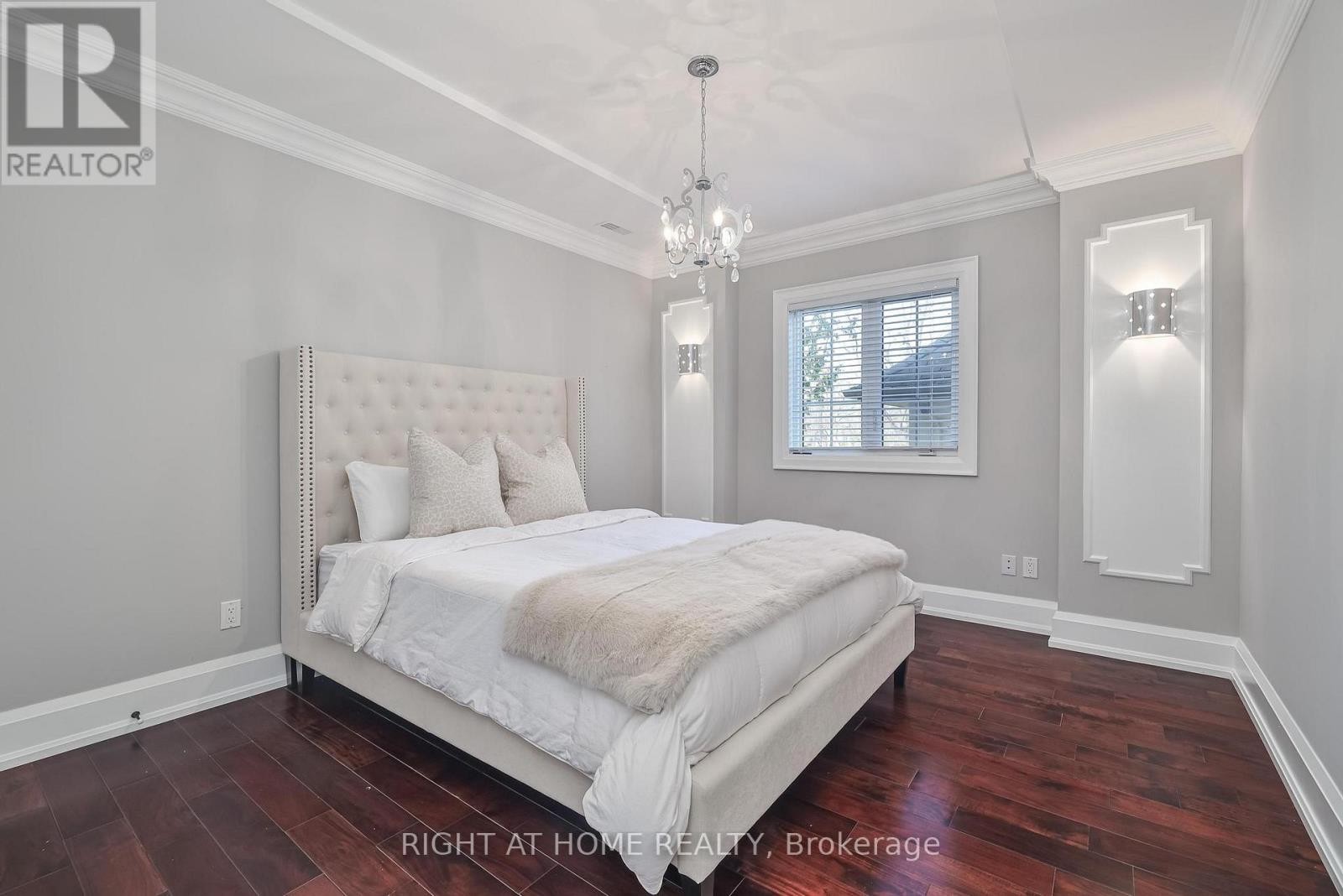 












144 BROOKE STREET

,
Vaughan (Crestwood-Springfarm-Yorkhill),




Ontario
L4J1Y9

