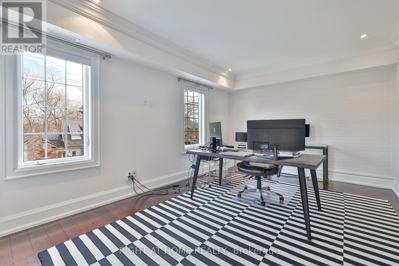 












144 BROOKE STREET

,
Vaughan (Crestwood-Springfarm-Yorkhill),




Ontario
L4J1Y9

