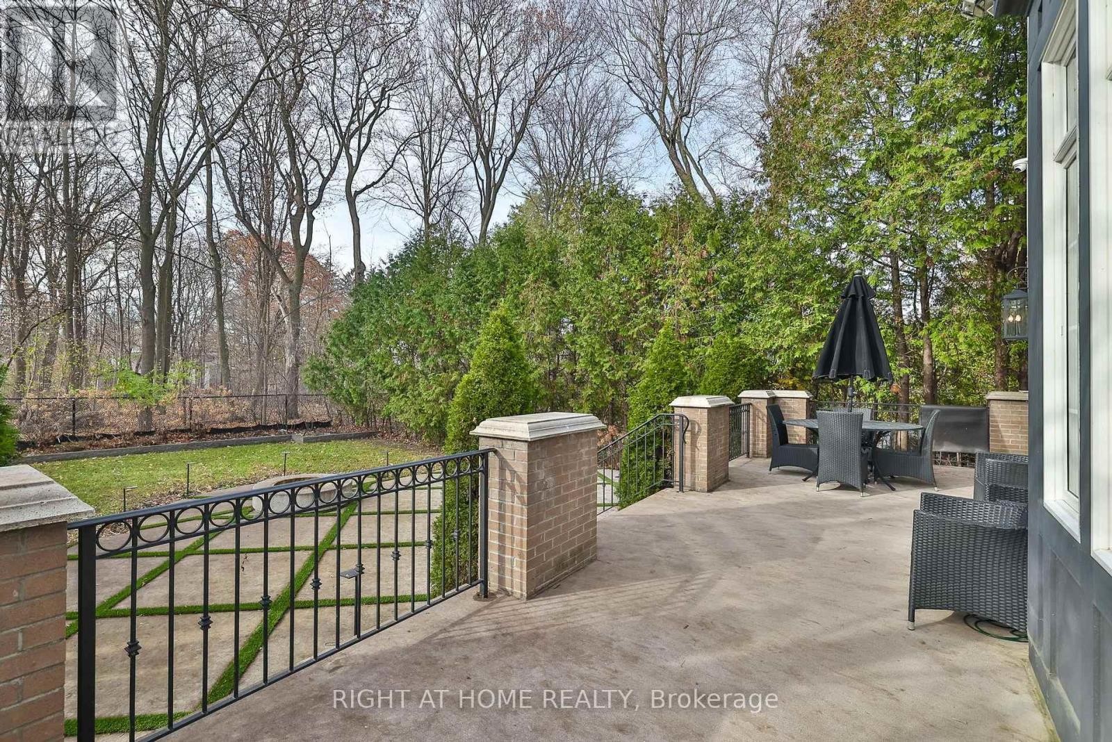 












144 BROOKE STREET

,
Vaughan (Crestwood-Springfarm-Yorkhill),




Ontario
L4J1Y9

