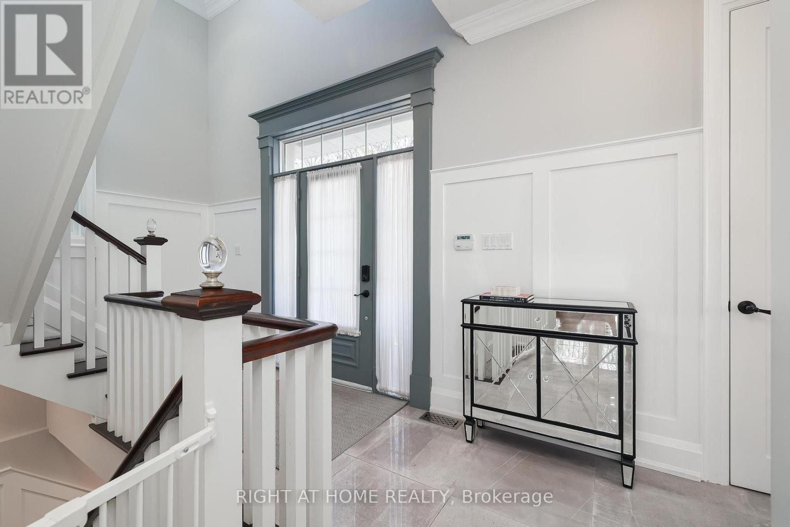 












144 BROOKE STREET

,
Vaughan (Crestwood-Springfarm-Yorkhill),




Ontario
L4J1Y9

