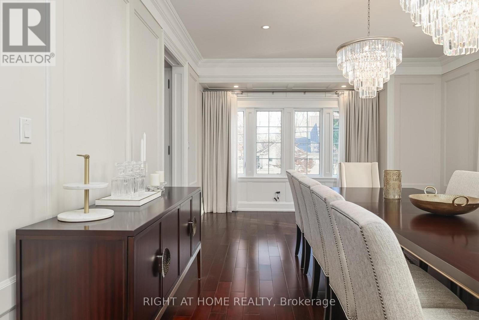 












144 BROOKE STREET

,
Vaughan (Crestwood-Springfarm-Yorkhill),




Ontario
L4J1Y9

