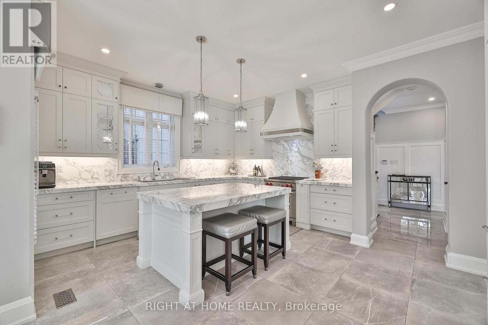 












144 BROOKE STREET

,
Vaughan (Crestwood-Springfarm-Yorkhill),




Ontario
L4J1Y9

