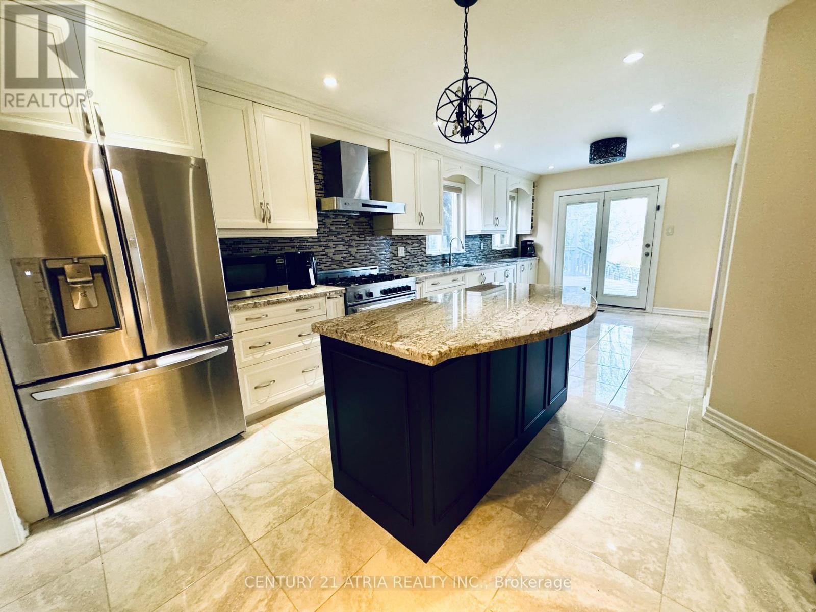 












15 TIMPSON DRIVE

,
Aurora (Aurora Highlands),




Ontario
L4G5K6

