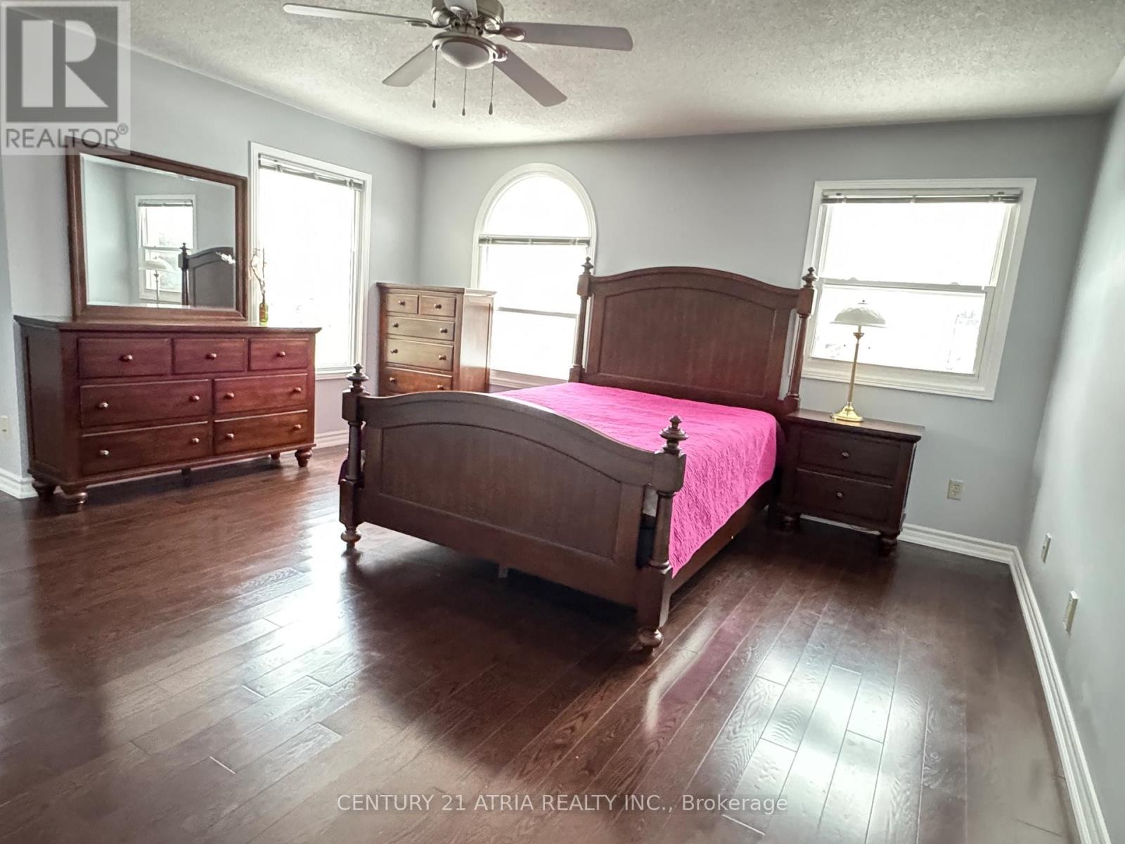 












15 TIMPSON DRIVE

,
Aurora (Aurora Highlands),




Ontario
L4G5K6

