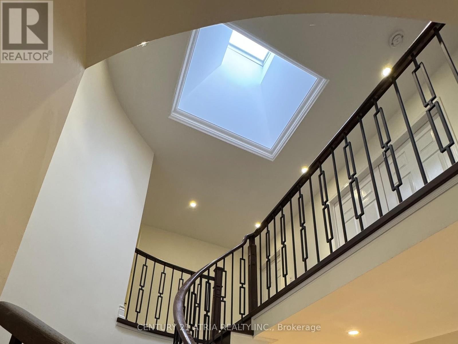 












15 TIMPSON DRIVE

,
Aurora (Aurora Highlands),




Ontario
L4G5K6

