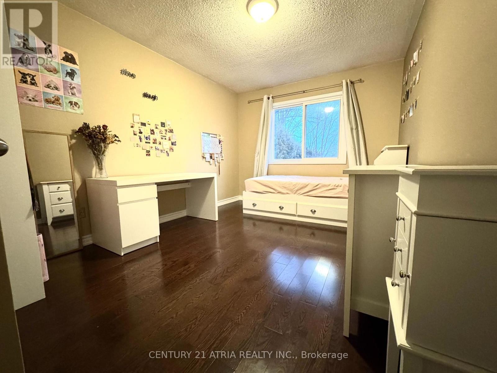 












15 TIMPSON DRIVE

,
Aurora (Aurora Highlands),




Ontario
L4G5K6

