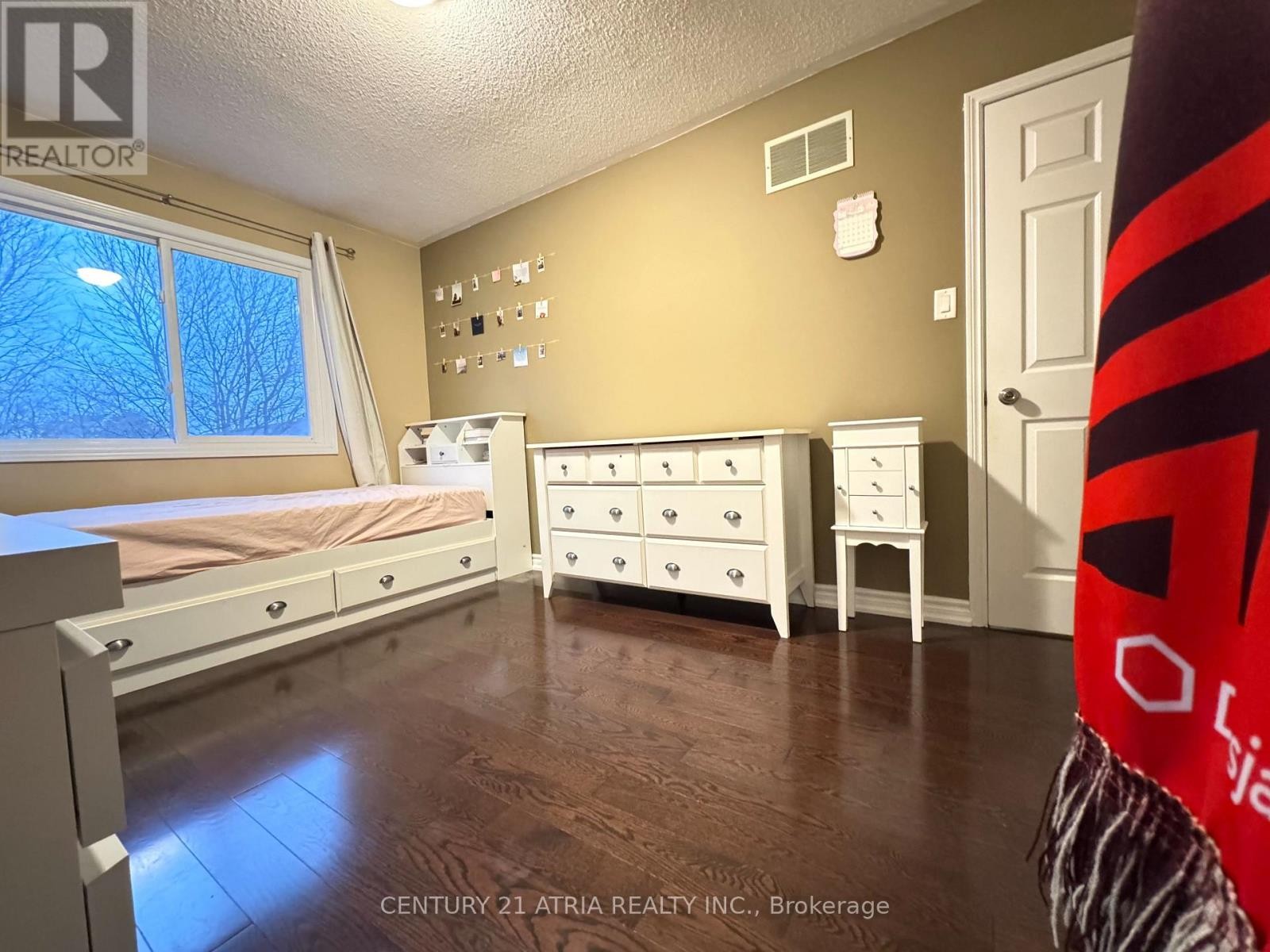 












15 TIMPSON DRIVE

,
Aurora (Aurora Highlands),




Ontario
L4G5K6

