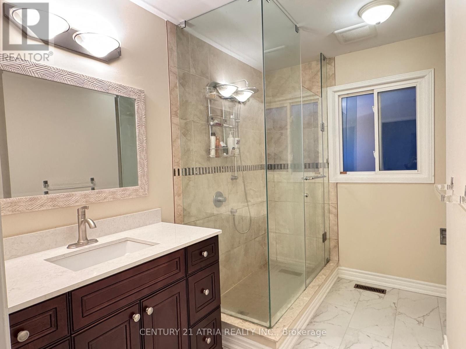 












15 TIMPSON DRIVE

,
Aurora (Aurora Highlands),




Ontario
L4G5K6

