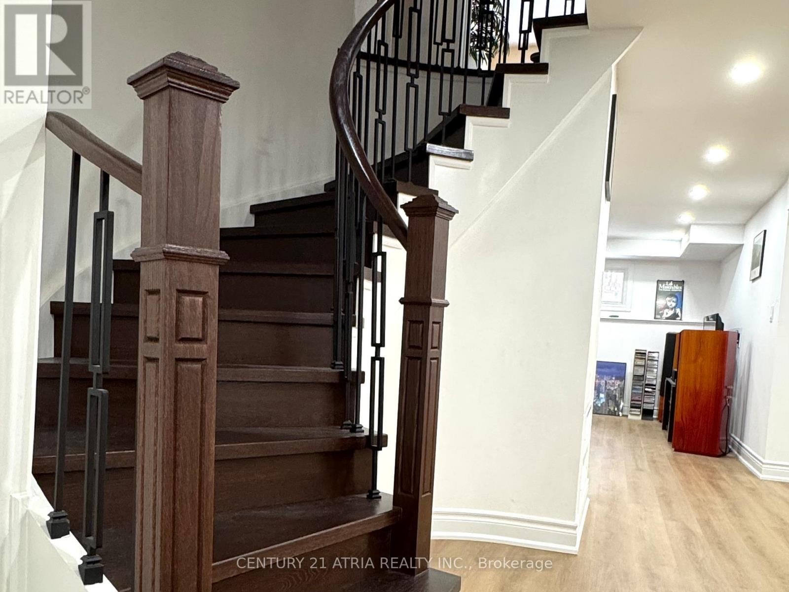 












15 TIMPSON DRIVE

,
Aurora (Aurora Highlands),




Ontario
L4G5K6

