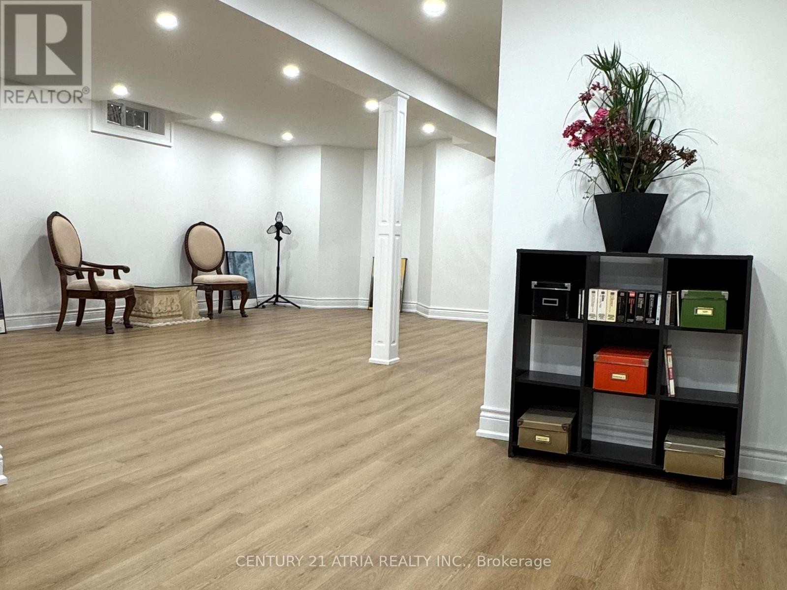 












15 TIMPSON DRIVE

,
Aurora (Aurora Highlands),




Ontario
L4G5K6

