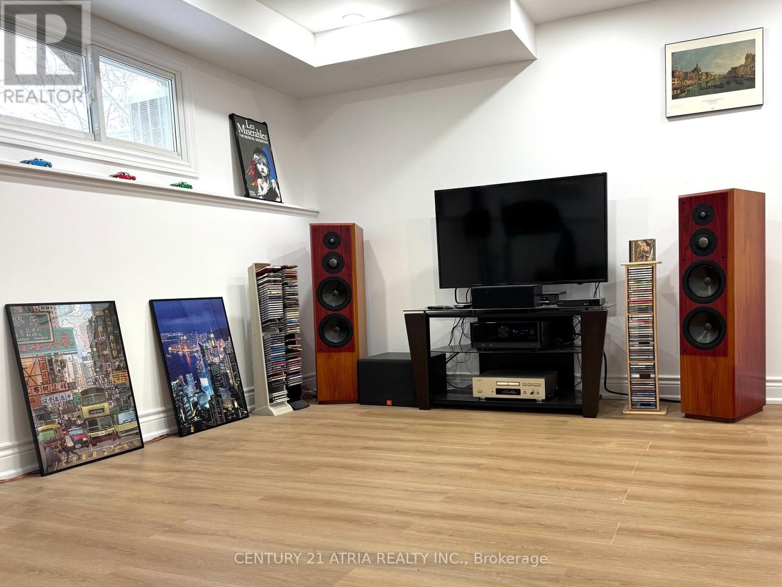 












15 TIMPSON DRIVE

,
Aurora (Aurora Highlands),




Ontario
L4G5K6

