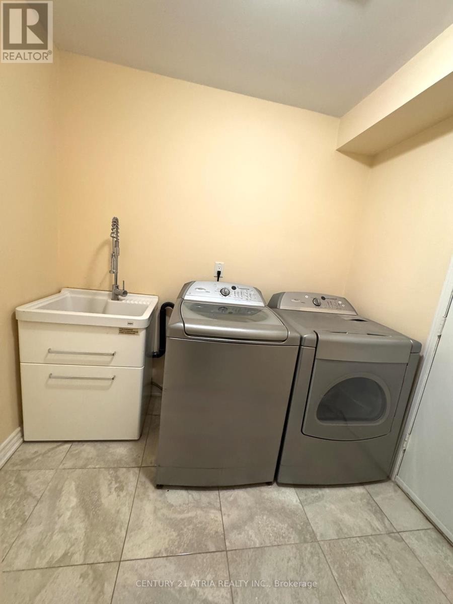 












15 TIMPSON DRIVE

,
Aurora (Aurora Highlands),




Ontario
L4G5K6

