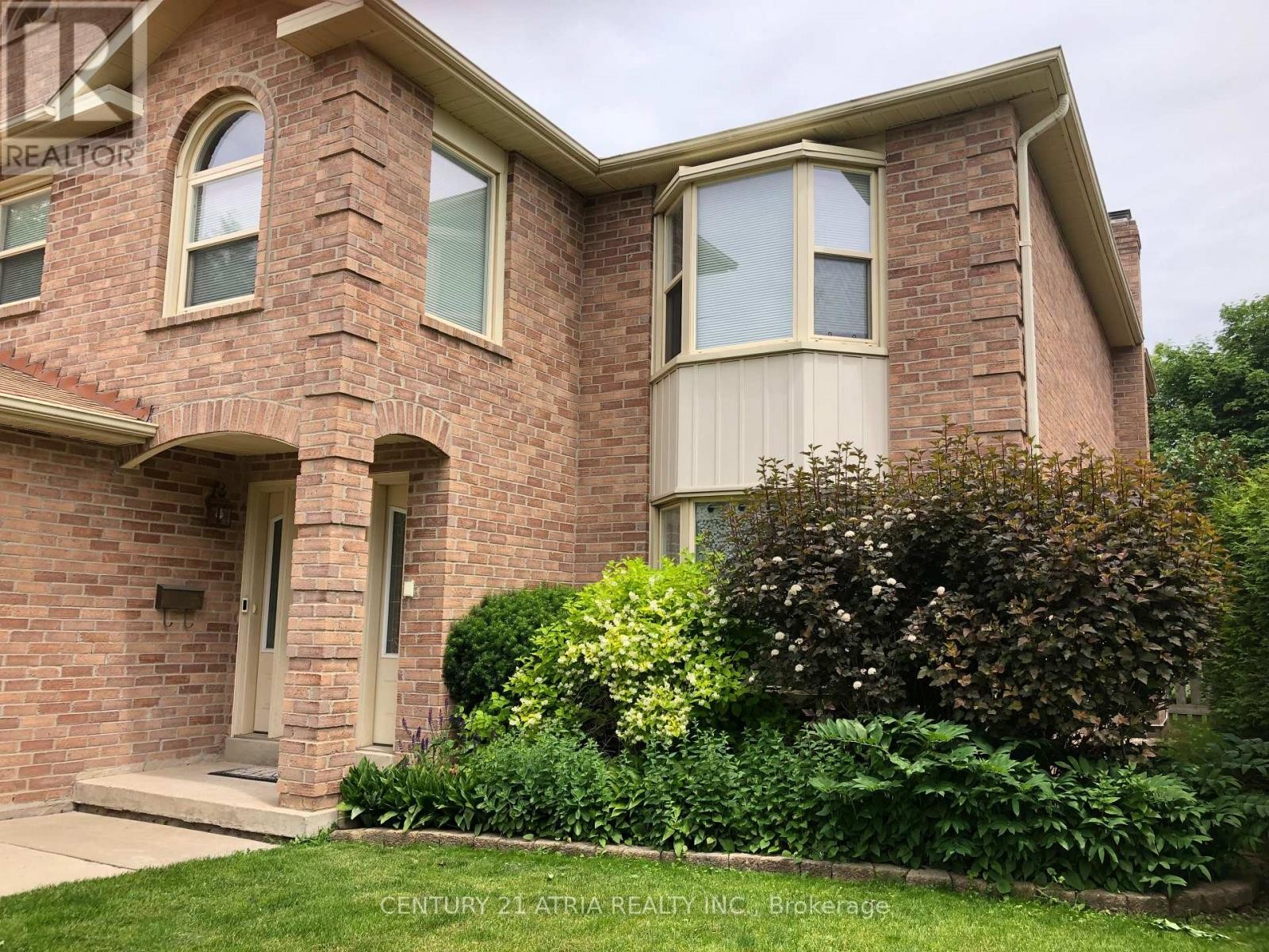 












15 TIMPSON DRIVE

,
Aurora (Aurora Highlands),




Ontario
L4G5K6

