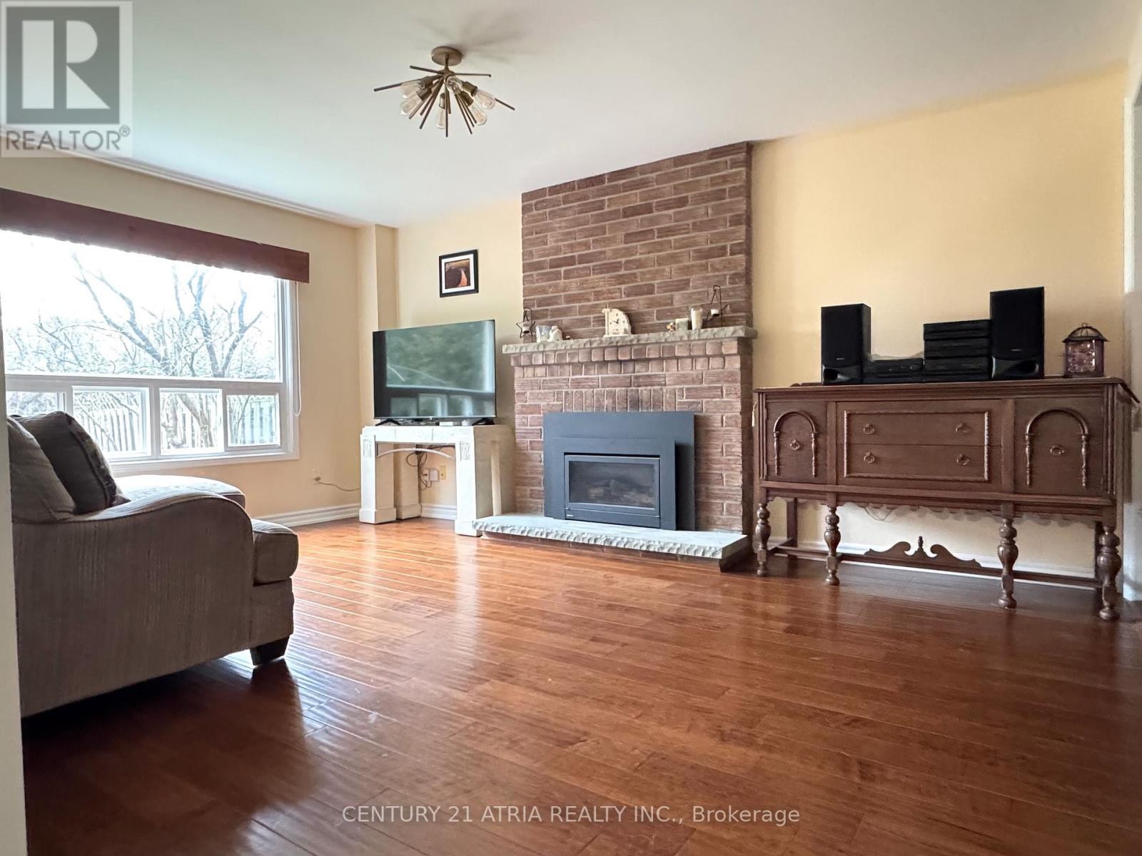 












15 TIMPSON DRIVE

,
Aurora (Aurora Highlands),




Ontario
L4G5K6

