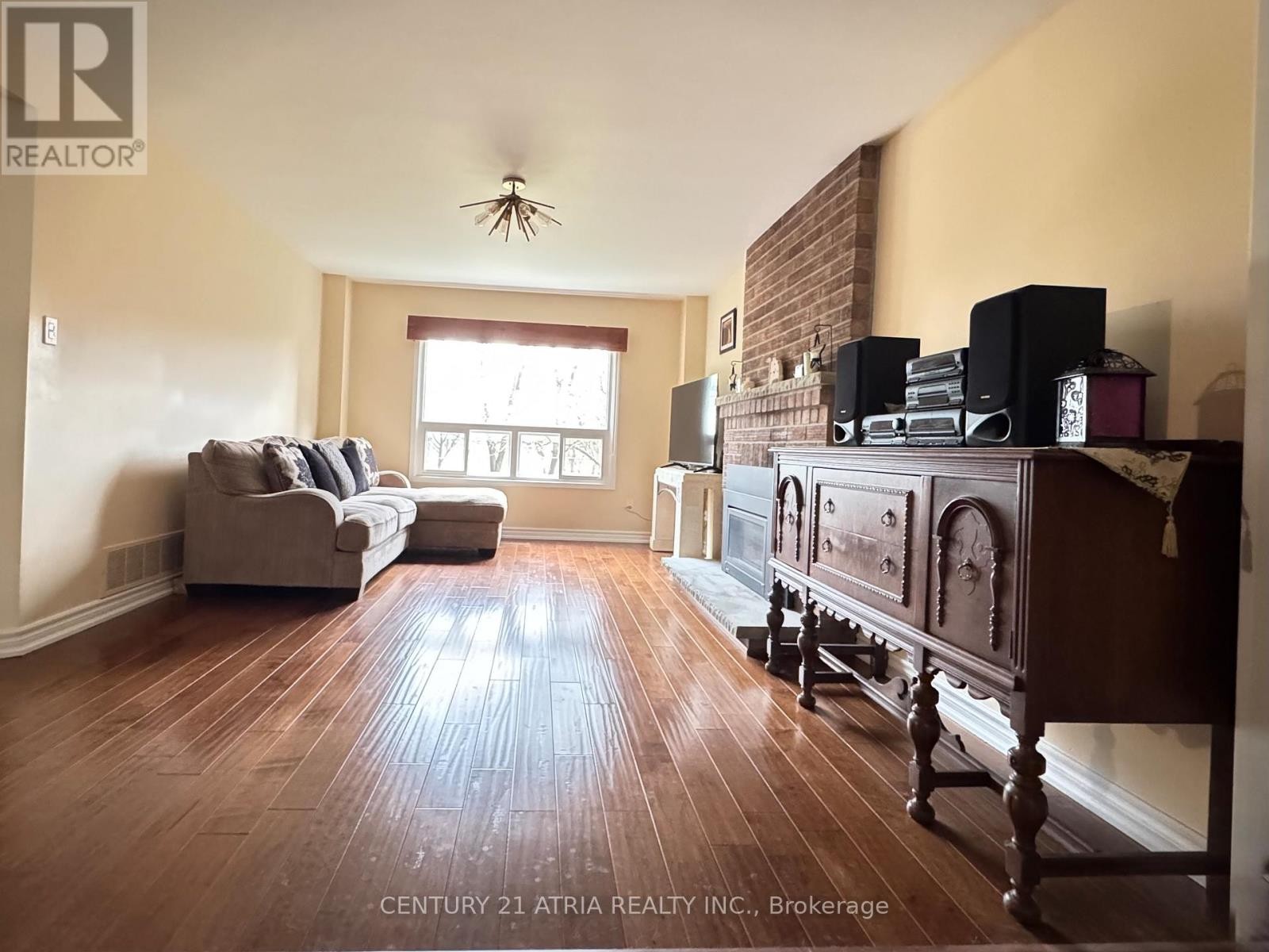 












15 TIMPSON DRIVE

,
Aurora (Aurora Highlands),




Ontario
L4G5K6

