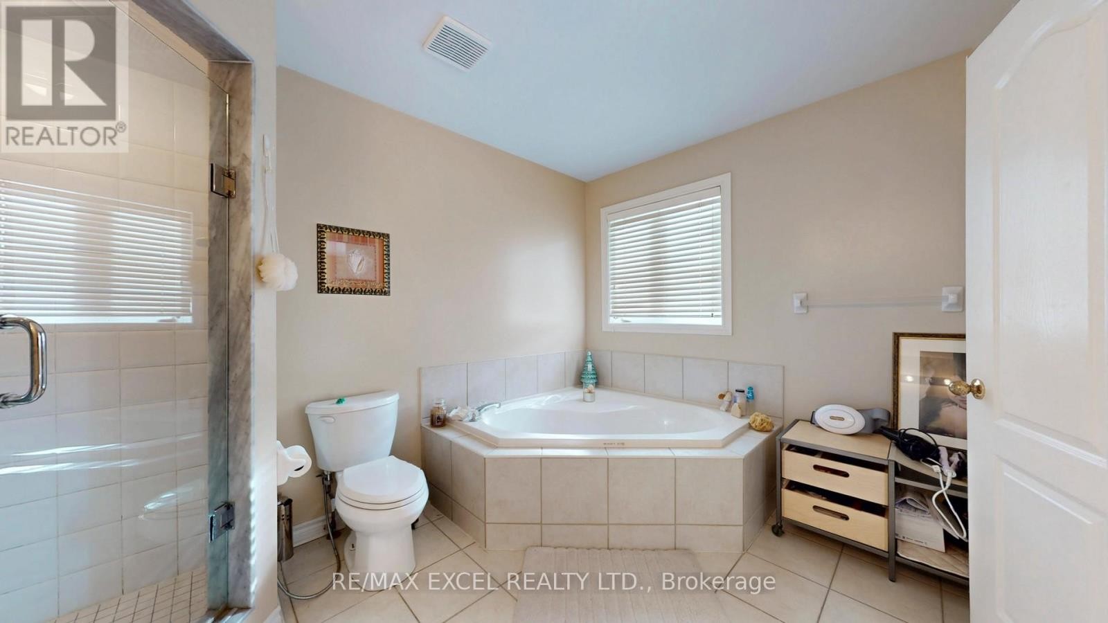 












50 WILDFLOWER DRIVE

,
Richmond Hill (Oak Ridges),




Ontario
L4E3Y7

