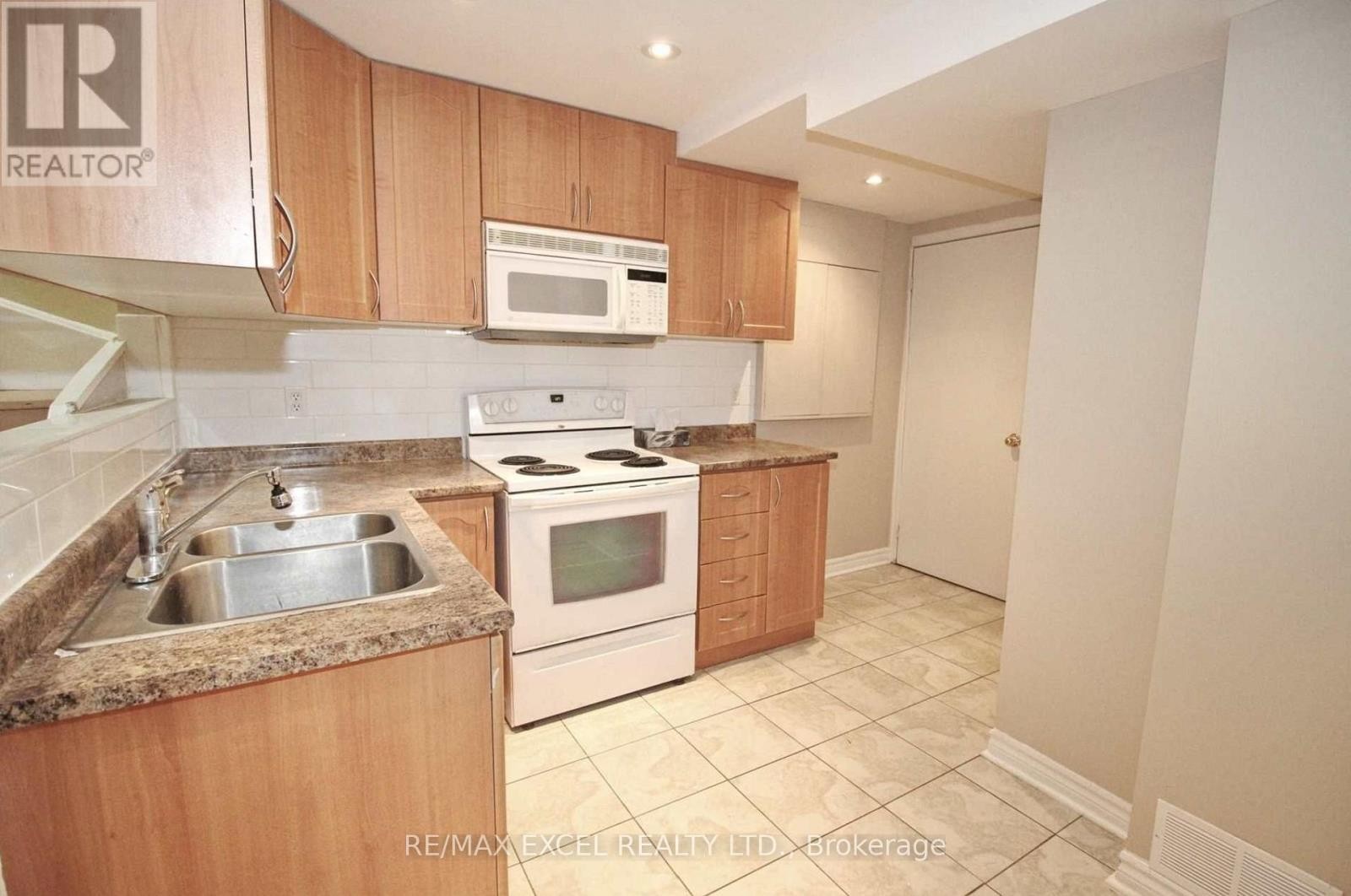 












50 WILDFLOWER DRIVE

,
Richmond Hill (Oak Ridges),




Ontario
L4E3Y7

