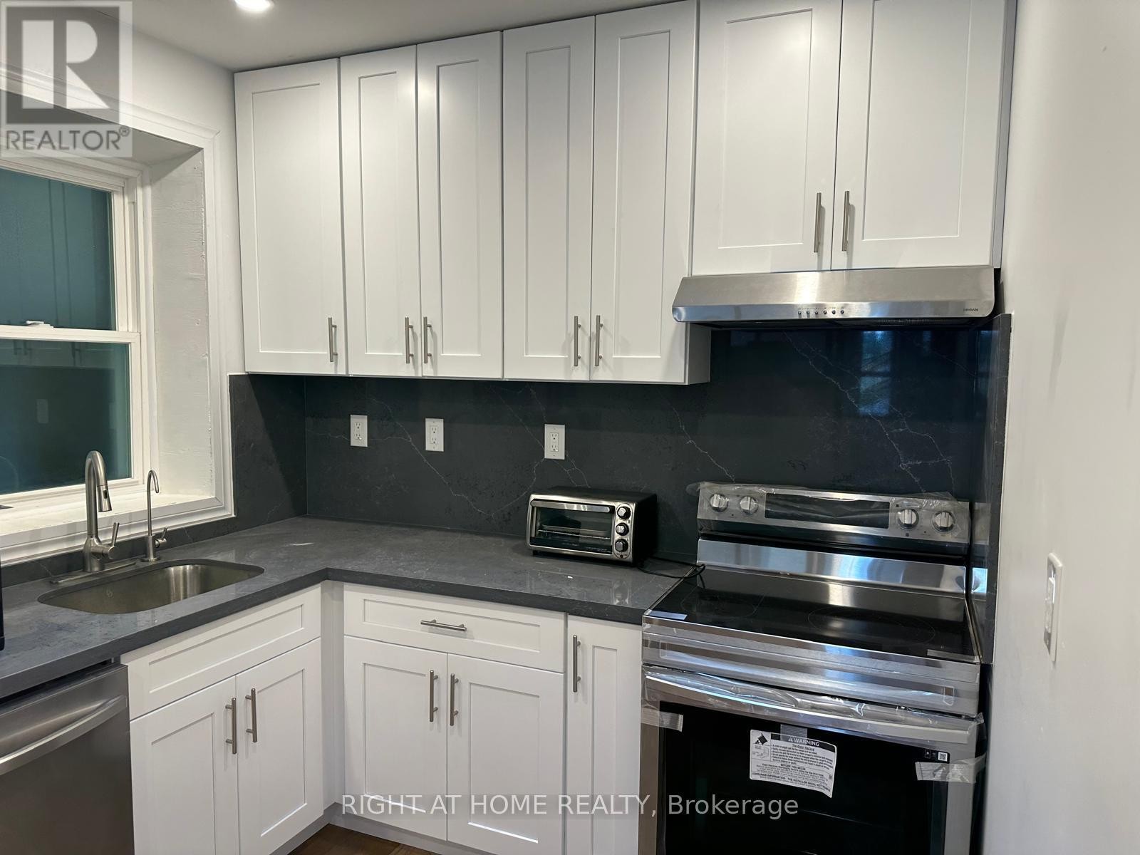 












17400 10TH CONCESSION N

,
King,




Ontario
L0G1T0

