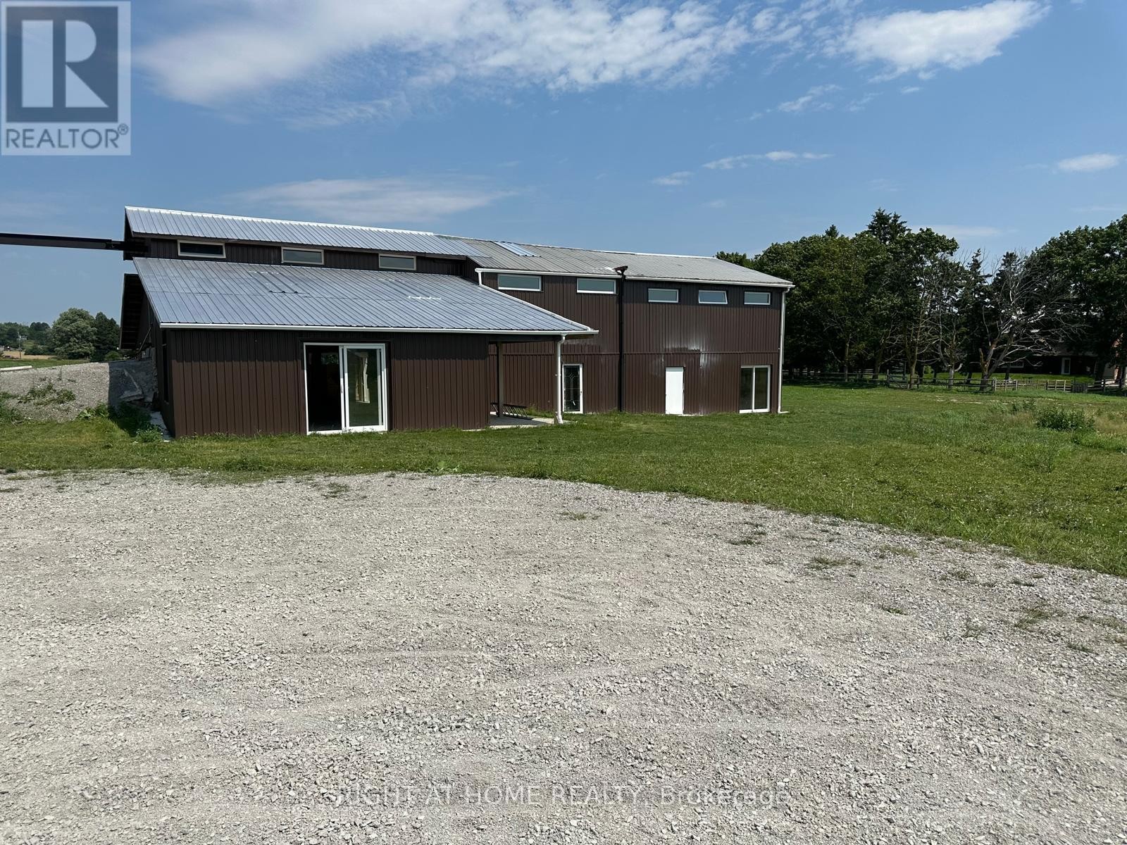 












17400 10TH CONCESSION N

,
King,




Ontario
L0G1T0

