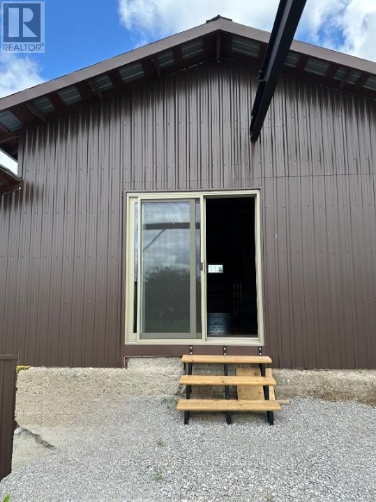 












17400 10TH CONCESSION N

,
King,




Ontario
L0G1T0

