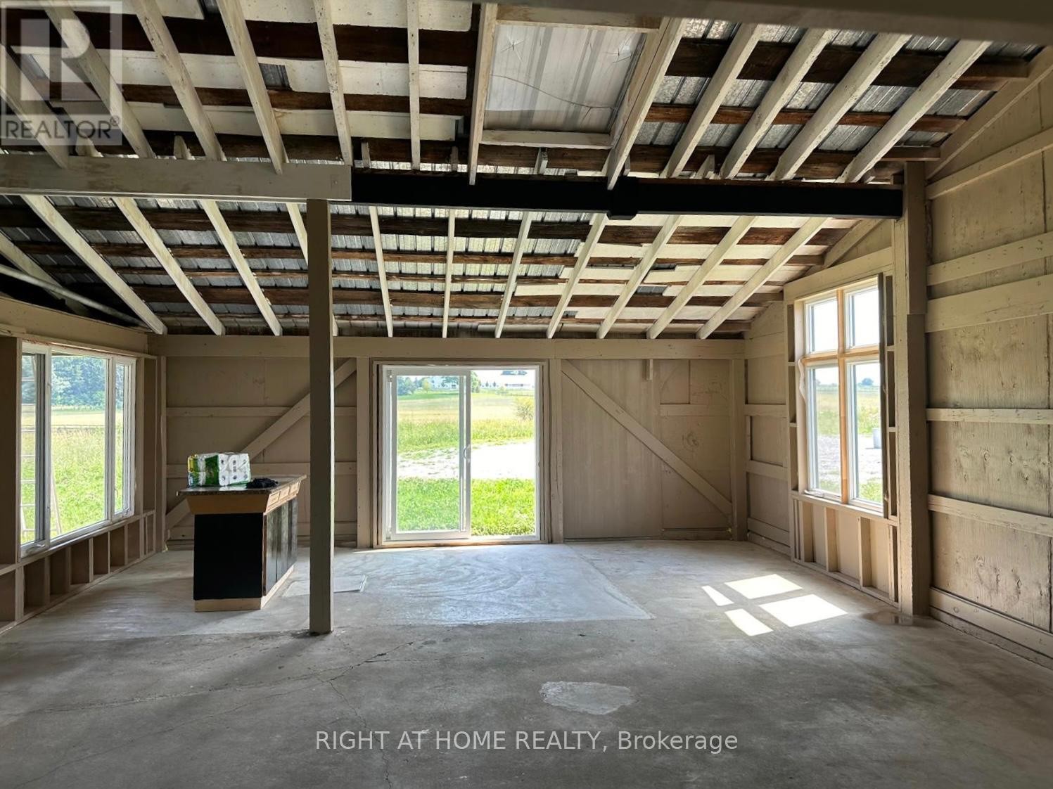 












17400 10TH CONCESSION N

,
King,




Ontario
L0G1T0

