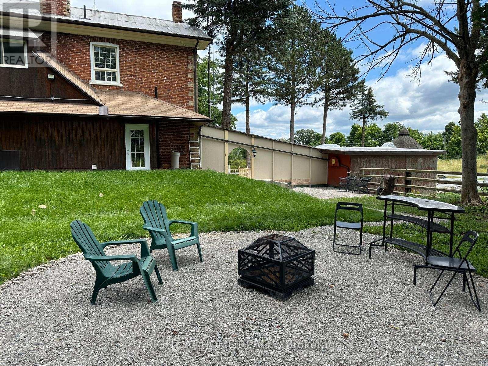 












17400 10TH CONCESSION N

,
King,




Ontario
L0G1T0

