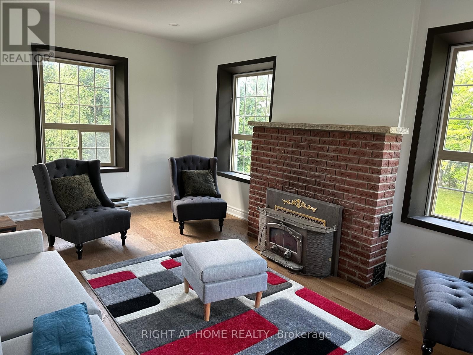 












17400 10TH CONCESSION N

,
King,




Ontario
L0G1T0

