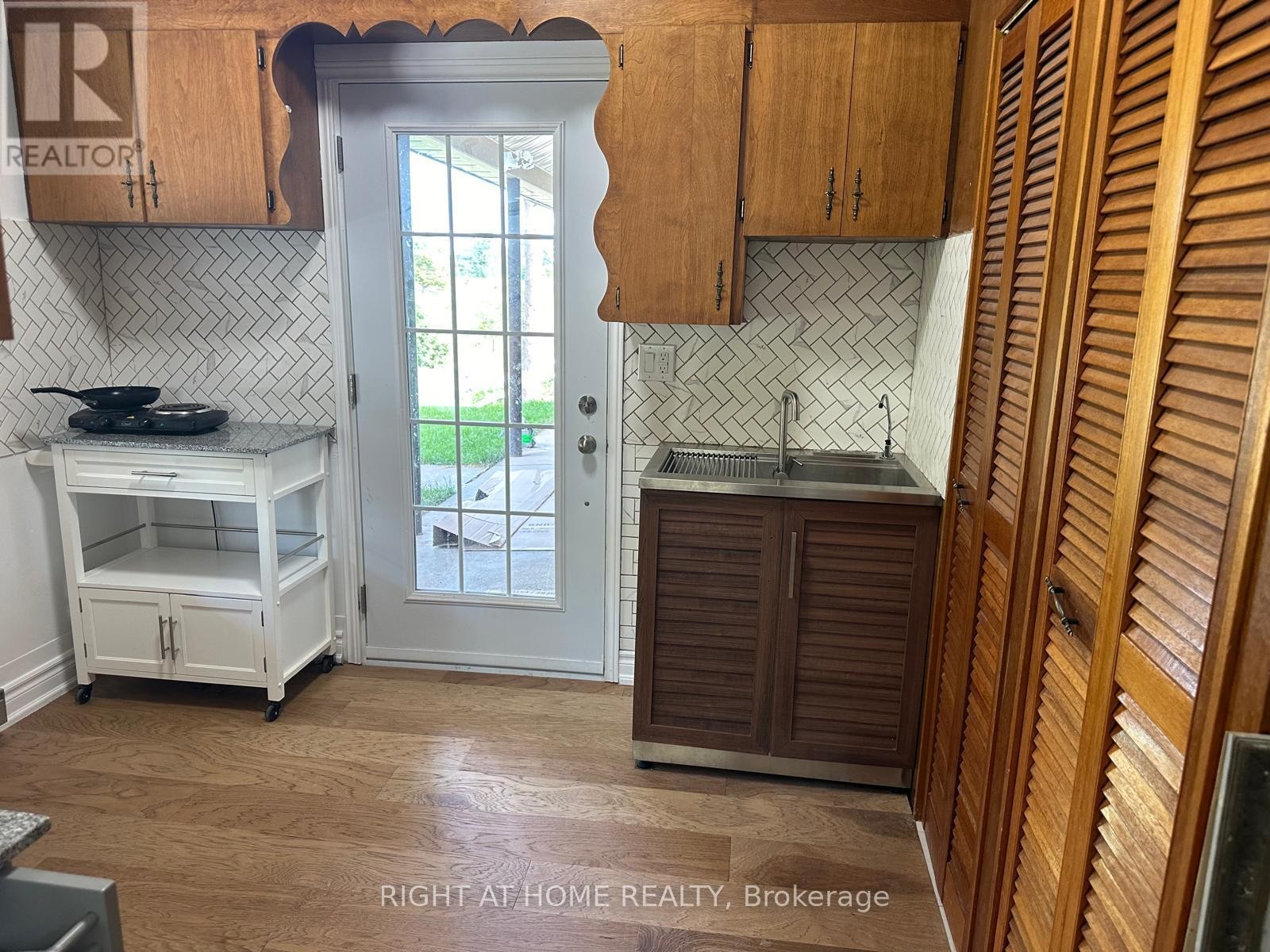 












17400 10TH CONCESSION N

,
King,




Ontario
L0G1T0

