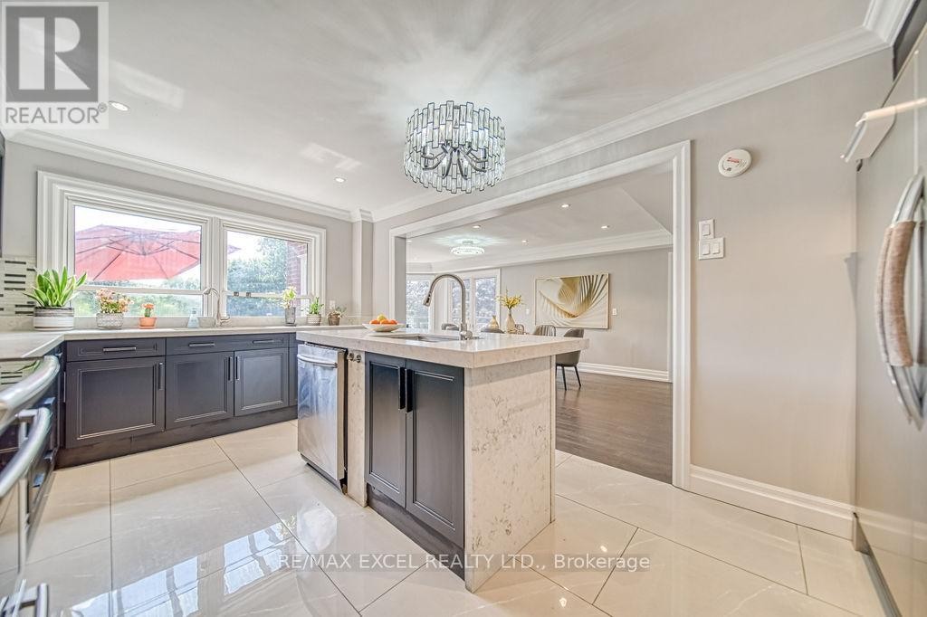 












88 MONTGOMERY COURT

,
Markham (Buttonville),




Ontario
L3R0C1

