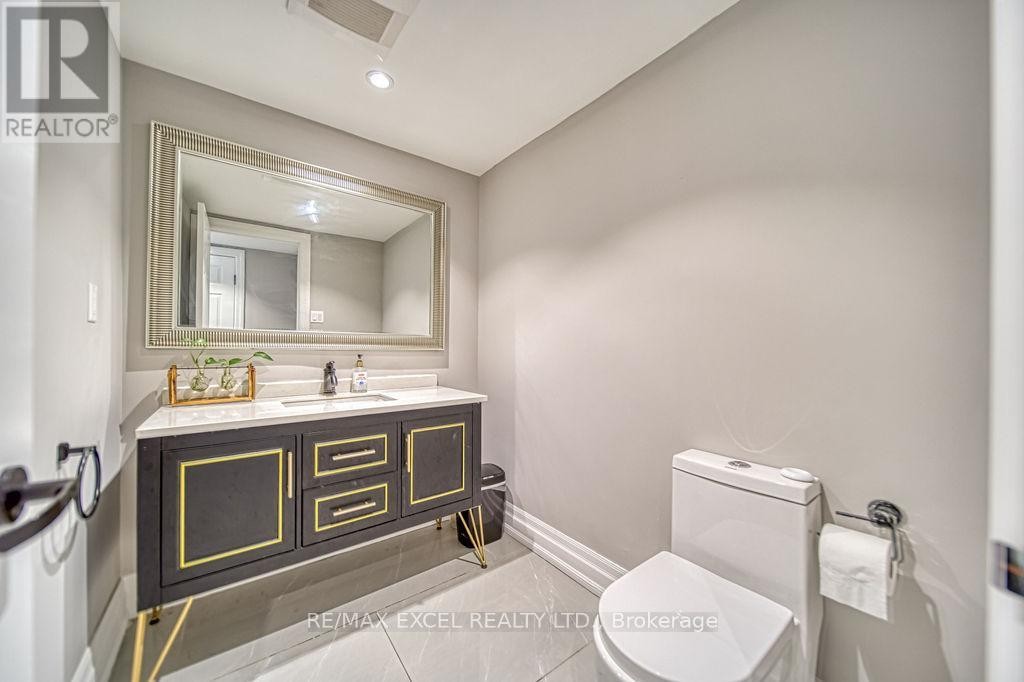 












88 MONTGOMERY COURT

,
Markham (Buttonville),




Ontario
L3R0C1

