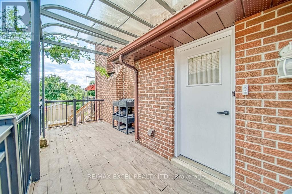 












88 MONTGOMERY COURT

,
Markham (Buttonville),




Ontario
L3R0C1

