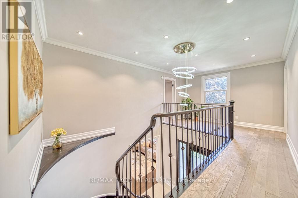 












88 MONTGOMERY COURT

,
Markham (Buttonville),




Ontario
L3R0C1

