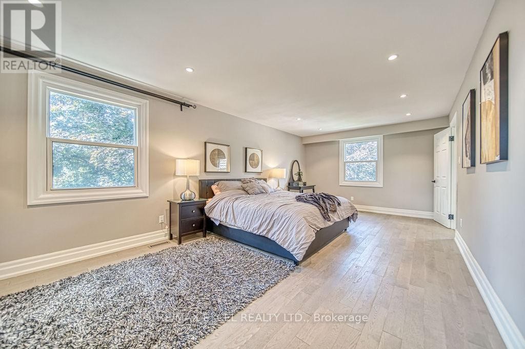 












88 MONTGOMERY COURT

,
Markham (Buttonville),




Ontario
L3R0C1

