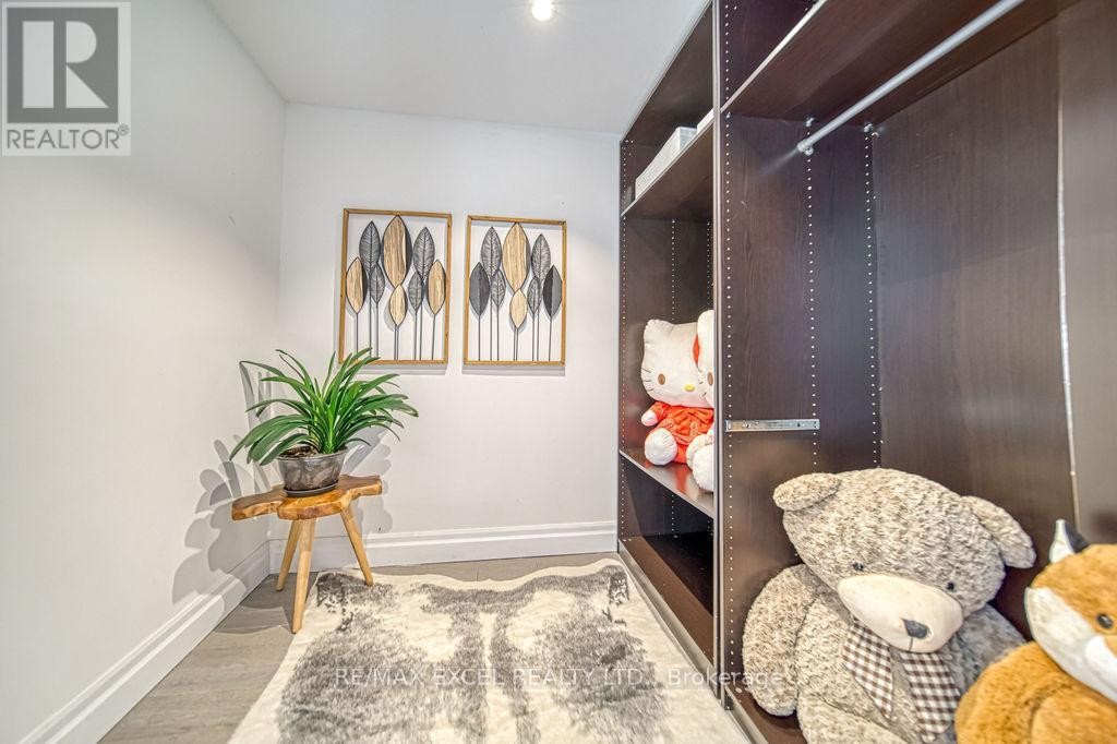 












88 MONTGOMERY COURT

,
Markham (Buttonville),




Ontario
L3R0C1

