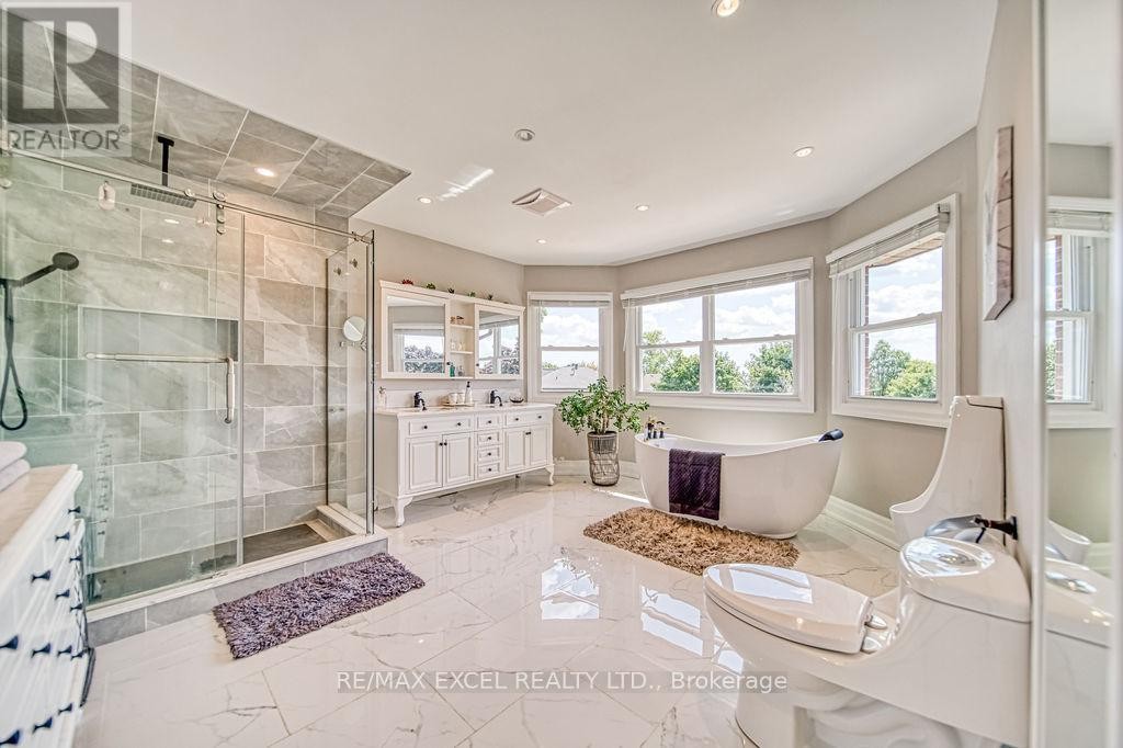 












88 MONTGOMERY COURT

,
Markham (Buttonville),




Ontario
L3R0C1

