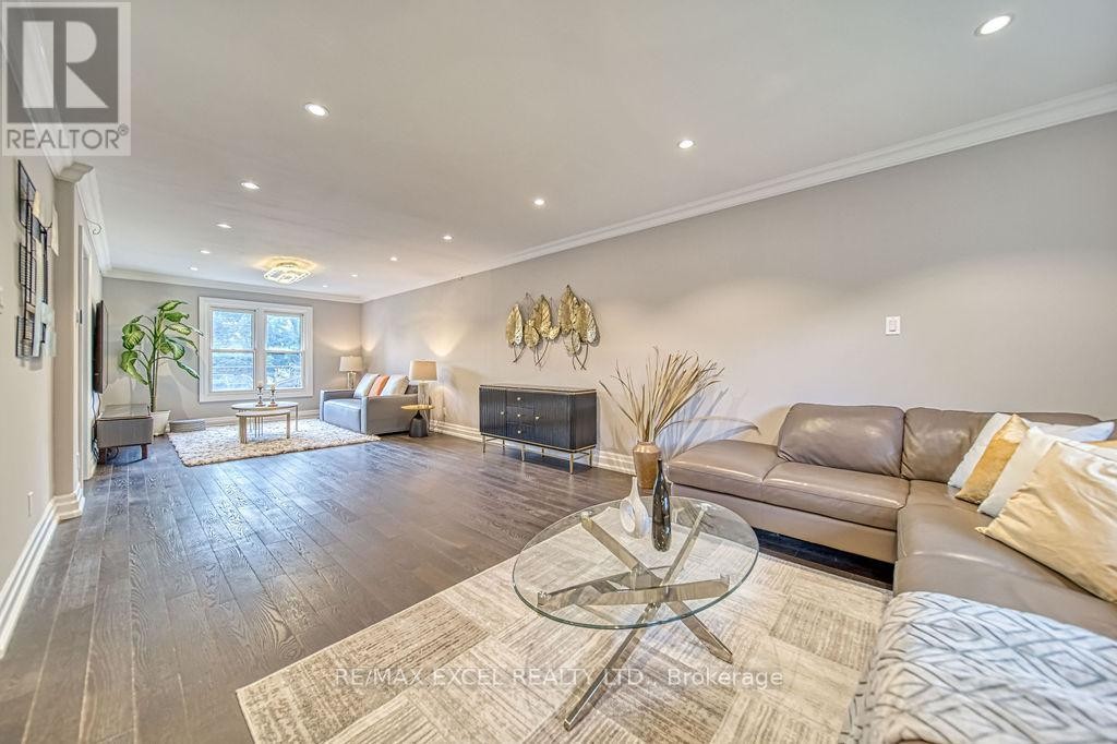 












88 MONTGOMERY COURT

,
Markham (Buttonville),




Ontario
L3R0C1

