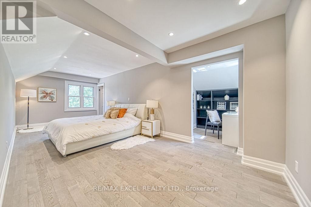 












88 MONTGOMERY COURT

,
Markham (Buttonville),




Ontario
L3R0C1

