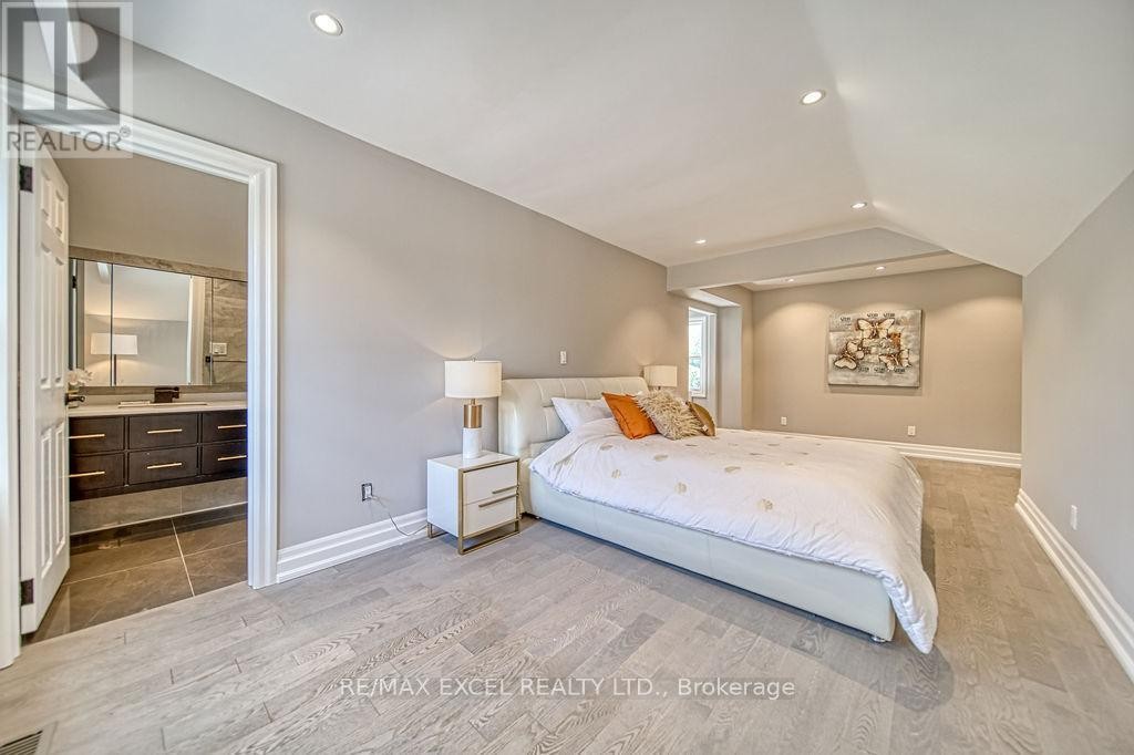 












88 MONTGOMERY COURT

,
Markham (Buttonville),




Ontario
L3R0C1

