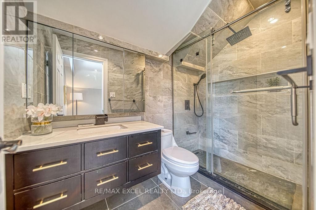 












88 MONTGOMERY COURT

,
Markham (Buttonville),




Ontario
L3R0C1

