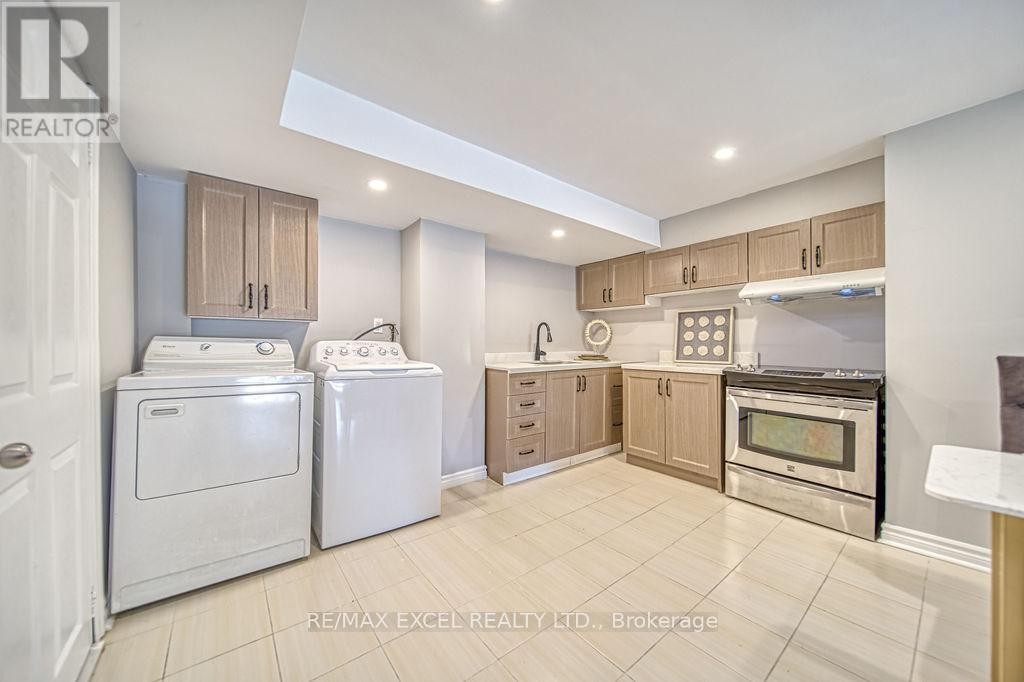 












88 MONTGOMERY COURT

,
Markham (Buttonville),




Ontario
L3R0C1

